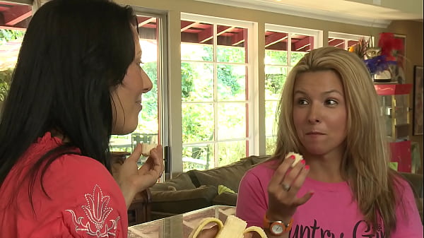 Danica Gets Swap For Jessie Palmer In The Step Mother Daughter Exchange Club thumbnail