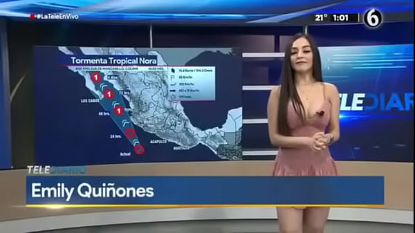 Nonton Emily Qui&ntilde;ones En Sexy Vestido Rosa thumbnail