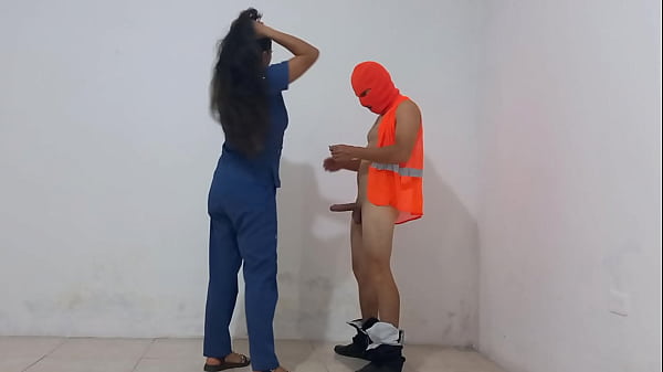 PORNO_DE ENFERMERAS ELHOSPITAL TIENE_A UNA ENFERMERA_MUY CALIENTE ELLA SE ANDA FOLLANDO AL PERSONAL MASCULINODE LIMPIEZA PORNO REAL_ESPECIALDE ENFERMERA