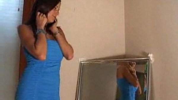 Nicole dildos her shaved pussy 