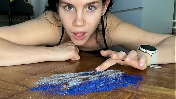 Beautiful Giantess Anna And Two Tiny Armies thumbnail