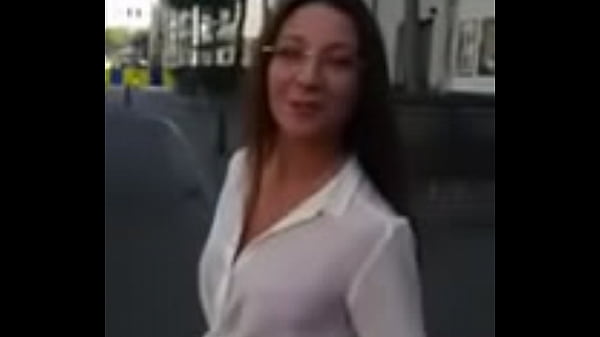 Play MP4 - 7321620 hooker walking in the street in sexy high heels and legging