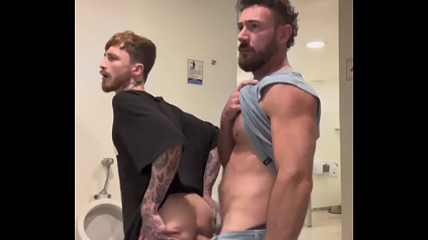 Musculoso Me Fudeu Sem Capa No Banheirao thumbnail