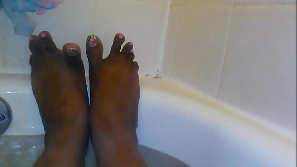 Hot & wet sexy pretty ebony toes 