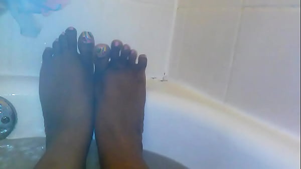 Hot & wet sexy pretty ebony toes 
