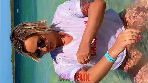 Conheci Um Boy Gostoso Na Praia E Ele Comeu Meu Cuzinho Bem Gostoso!! thumbnail