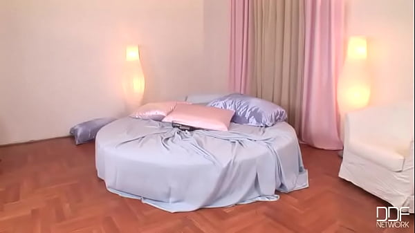 Nonton Hot Pussy Lickin, Blondie Style! thumbnail