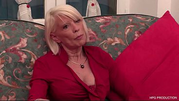 Nonton Cougar Fucks Stepdaughter And Her Boyfriend thumbnail