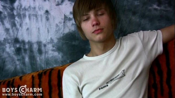 Play MP4 - Adorable twink provokingly pushes down his pants