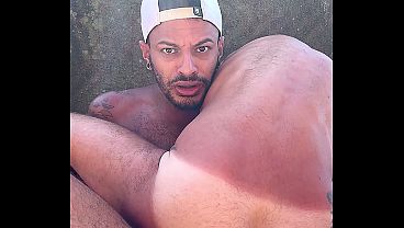 Play MP4 - Conseguimos uma sala vip nas rochas da praia pra foder gostoso