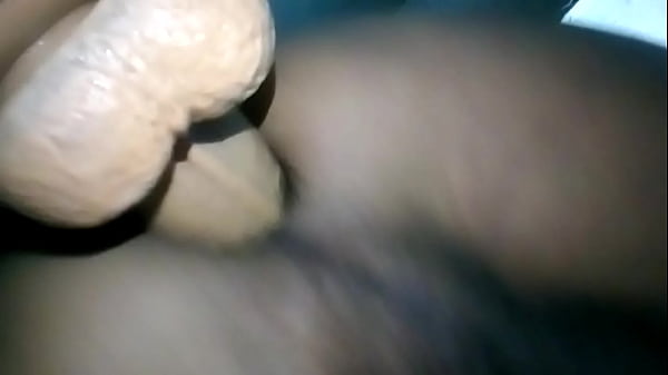 Gozando dildo por el culito muy rico 