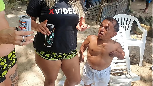 Festa na praia com os famosos 