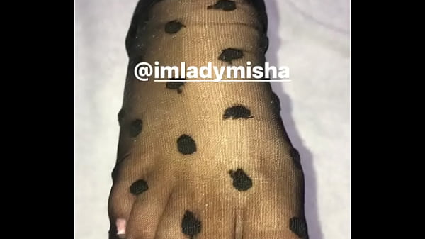 Nonton Quit&aacute;ndome Las Medias thumbnail