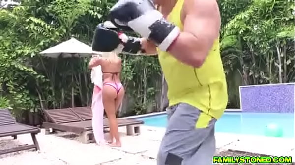 Nonton Knock It Out Like Fight Night.1 thumbnail