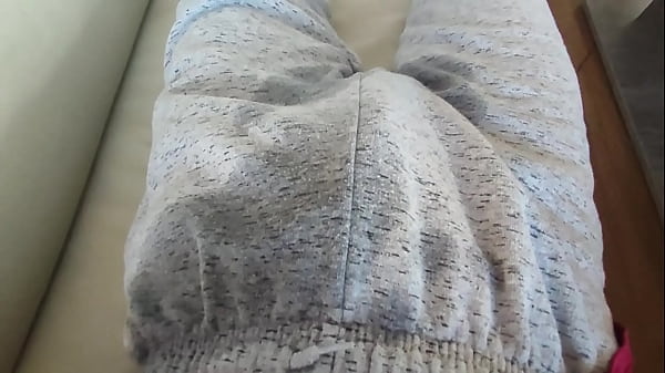 Play MP4 - Peeing in pants