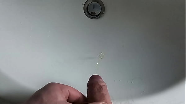 Nonton Boy Is Pissing In The Sink And Makes Stinky Farts thumbnail