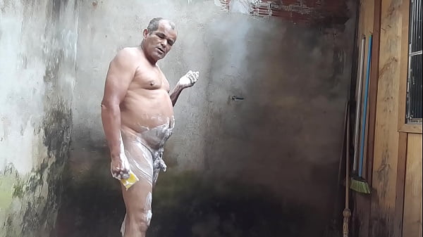 Estou te esperando pra muitos banhos de espuma comigo,rapaziada lindos. 