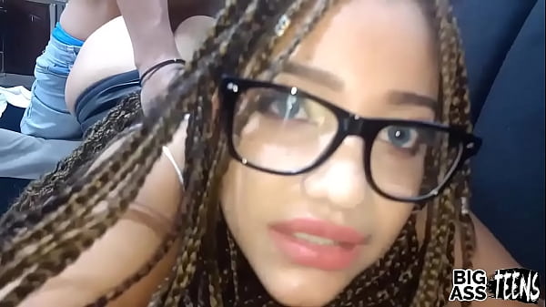 Jugar Con Mi Hermanastra Se Convierte En Una Puta Caliente thumbnail