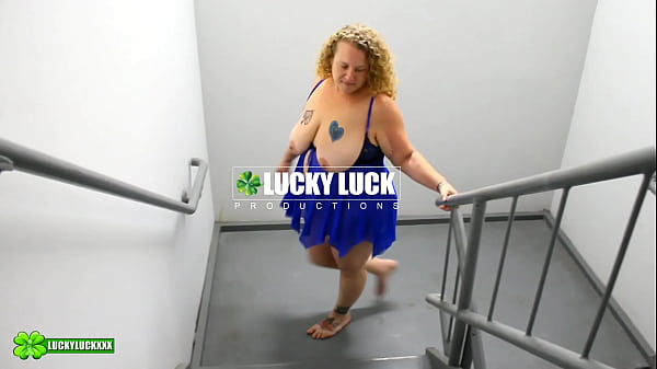 Nonton Lucky G Kween Bunny B - Hardcore Throat Fucking And Ass Eating On The Stairway thumbnail