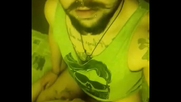 Play MP4 - brincadeira e pau no rabo do meu tio puto