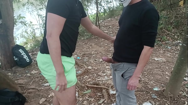 Transando com macho pauzudo casado nas trilhas 