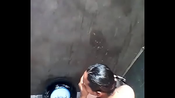 Nonton En El Ba&ntilde;o thumbnail