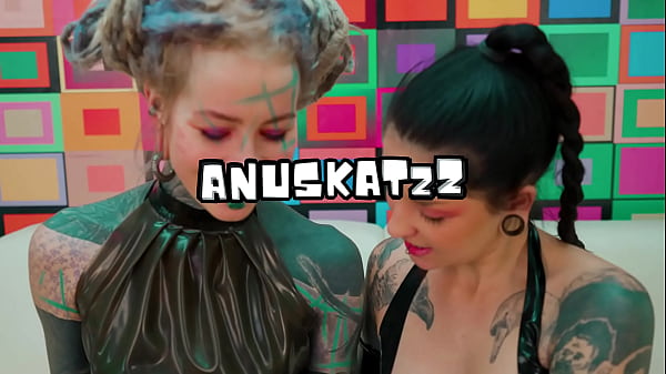 Nonton Gothic Lesbian Latex Fist Play, Squirting And Gapes thumbnail