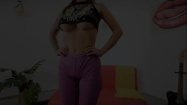 Nonton Bimbo Mouth Lips Busty Latina Big Pear Shaped Jiggly Butt! thumbnail