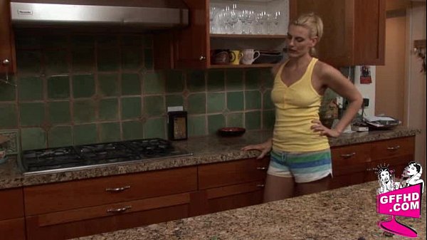 Sensual lesbains 1070