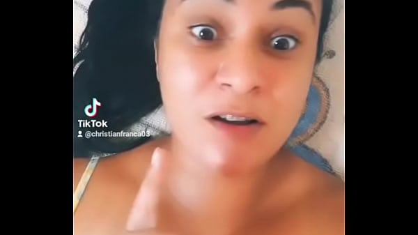 Excitadissima, querendo beber porra 