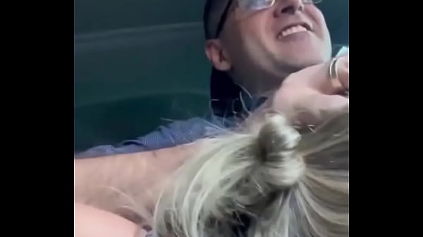 Acho que ele estava com pressa ao volante nessa hora kkkkkkkkk 