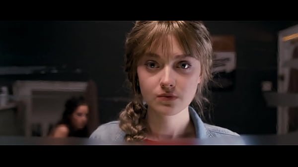 Horny beautiful_Dakota Fanning wanted some guy fucked her for first time