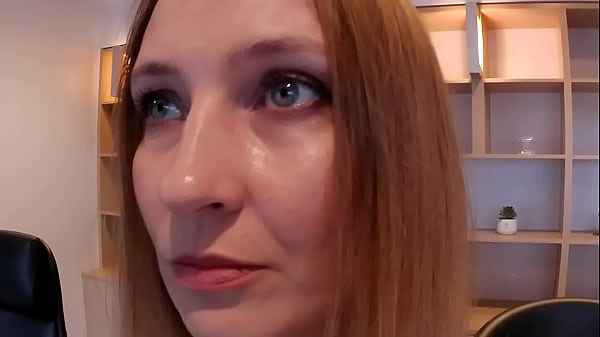 Play MP4 - The obedient secretary