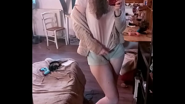 La geekette voudrait s'_acheter un nouveau Pc pour streamer des &acirc_me charitable ...