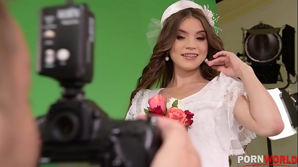 Play MP4 - Disappointed bride Evelina Darling's shaved pussy fucked by photographer