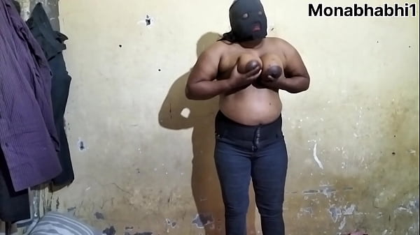 Play MP4 - Hot bhabhi playing with huge boobs