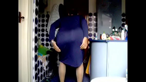 Play MP4 - HPIM8940&period;MPG I&comma; in blue nightgown