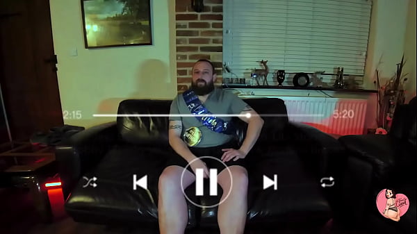 Nonton Chris' Birthday Orgy thumbnail