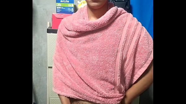 Ecuatoriano S&eacute; Pajea En Su Habitaci&oacute;n thumbnail