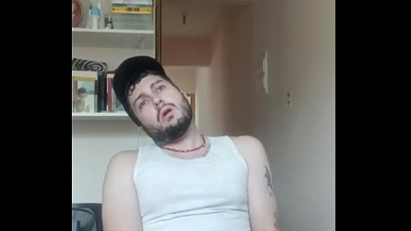 Play MP4 - Branquinho tatuado batendo uma at&eacute; gozar