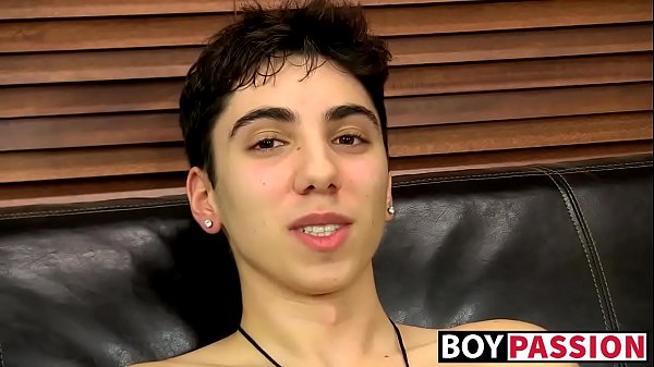 Raw masturbation session with twink 