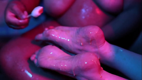 Cutie piie rubs popsicle on bia's feet 