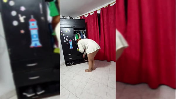 Nonton I Hired This Maid And She Is Very Naughty, I Love Seeing That Ass, She Stopped Me To Fuck Her. thumbnail