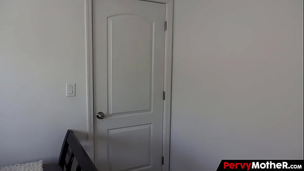 Nonton Clumsy Ellegant Stepmother Waylads Her Little Bird thumbnail