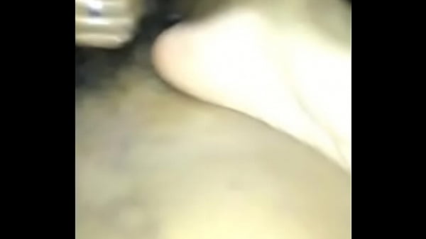 mi_vecina_me hace_una paja_con los_pies footjob