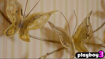 Nonton Hot Babe Showed Her Amazing Body And Posed Naked thumbnail