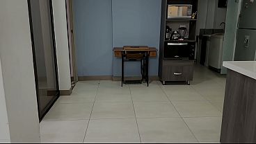 El mejor amigo de mi novio me seduce hasta calentarme mucho y le chupo su gran verga y dejo que me folle hasta correrse encima de mi haciendole saber que soy una verdadera puta que le encanta cojer 