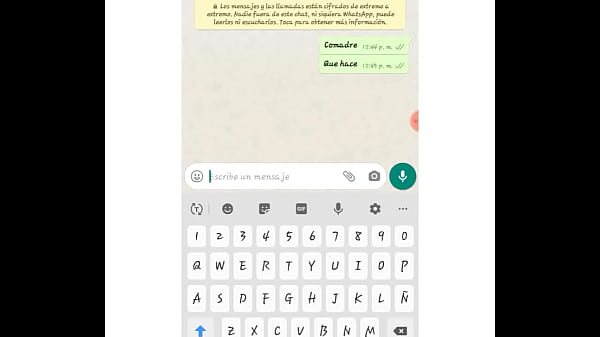 WhatsApp  con mi comadre mientras su marido no est&aacute; en casa ..me muestra su culito / 