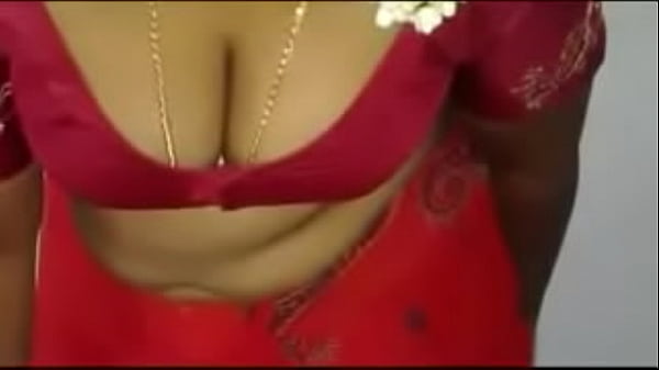 Hot Mallu Servant Aunty_Saree Drop to impress Young boys