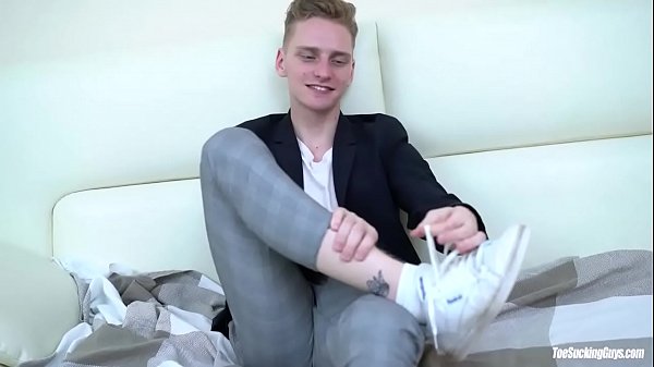 Naughty gay Artur Vershinin with a foot fetish who loves to jerk off for you 